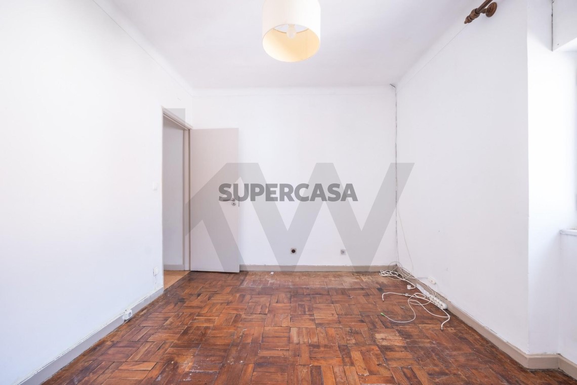 Casa 4 habitaciones en venta en Santo António dos Olivais