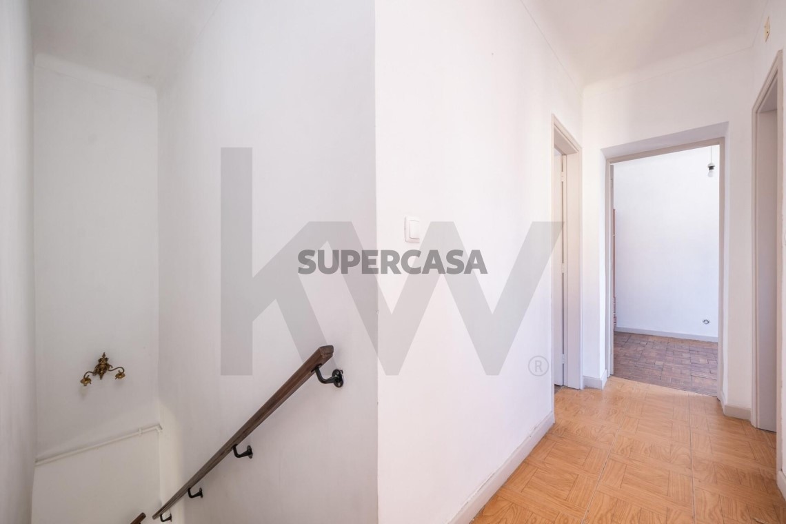 Casa 4 habitaciones en venta en Santo António dos Olivais
