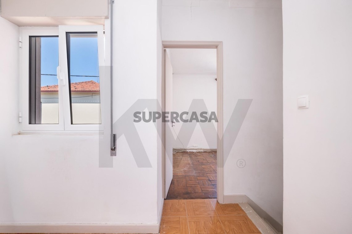 Casa 4 habitaciones en venta en Santo António dos Olivais