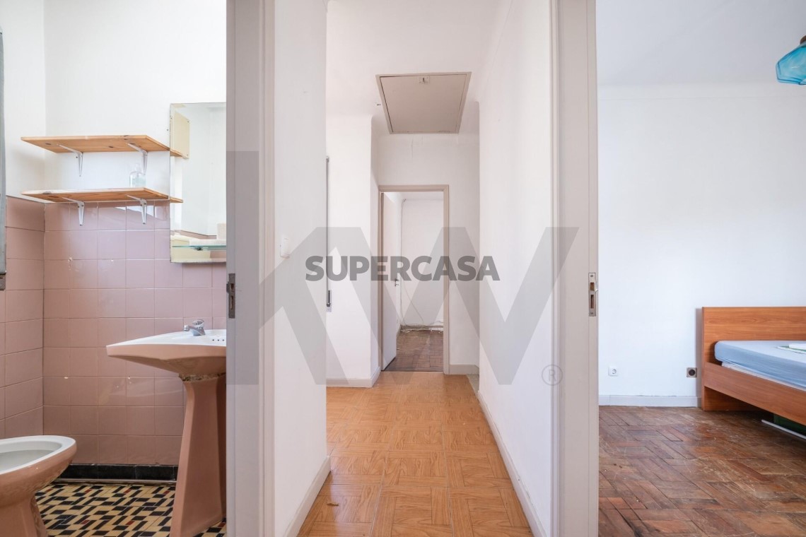 Casa 4 habitaciones en venta en Santo António dos Olivais