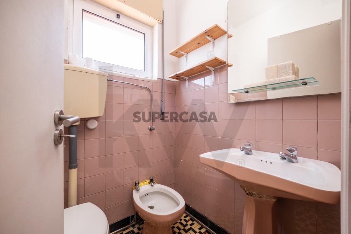Casa 4 habitaciones en venta en Santo António dos Olivais