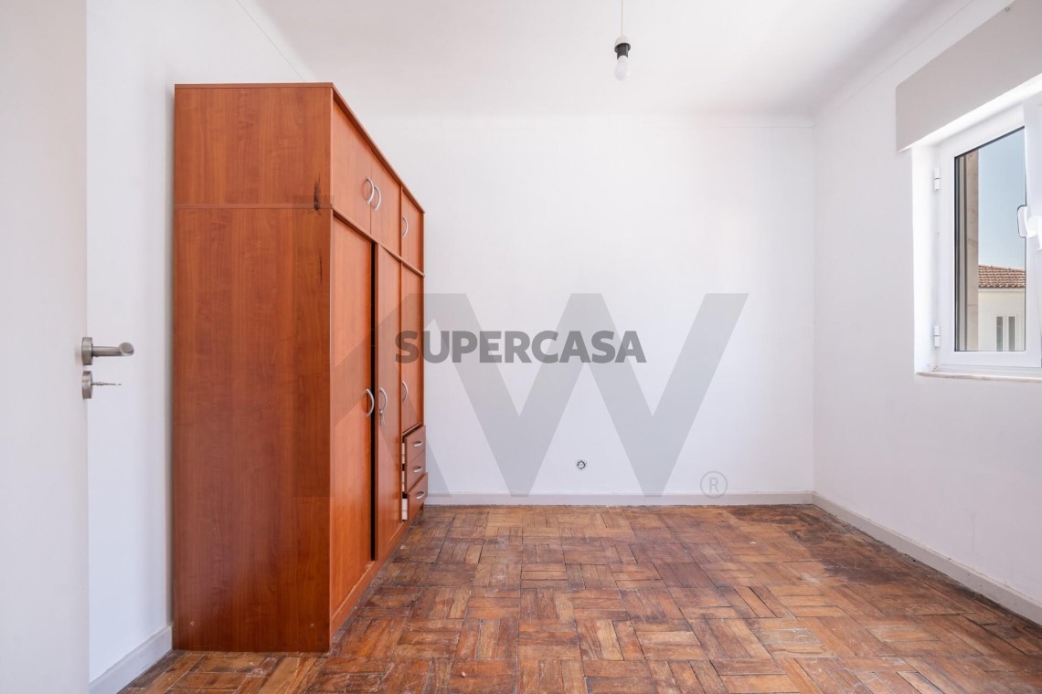 Casa 4 habitaciones en venta en Santo António dos Olivais
