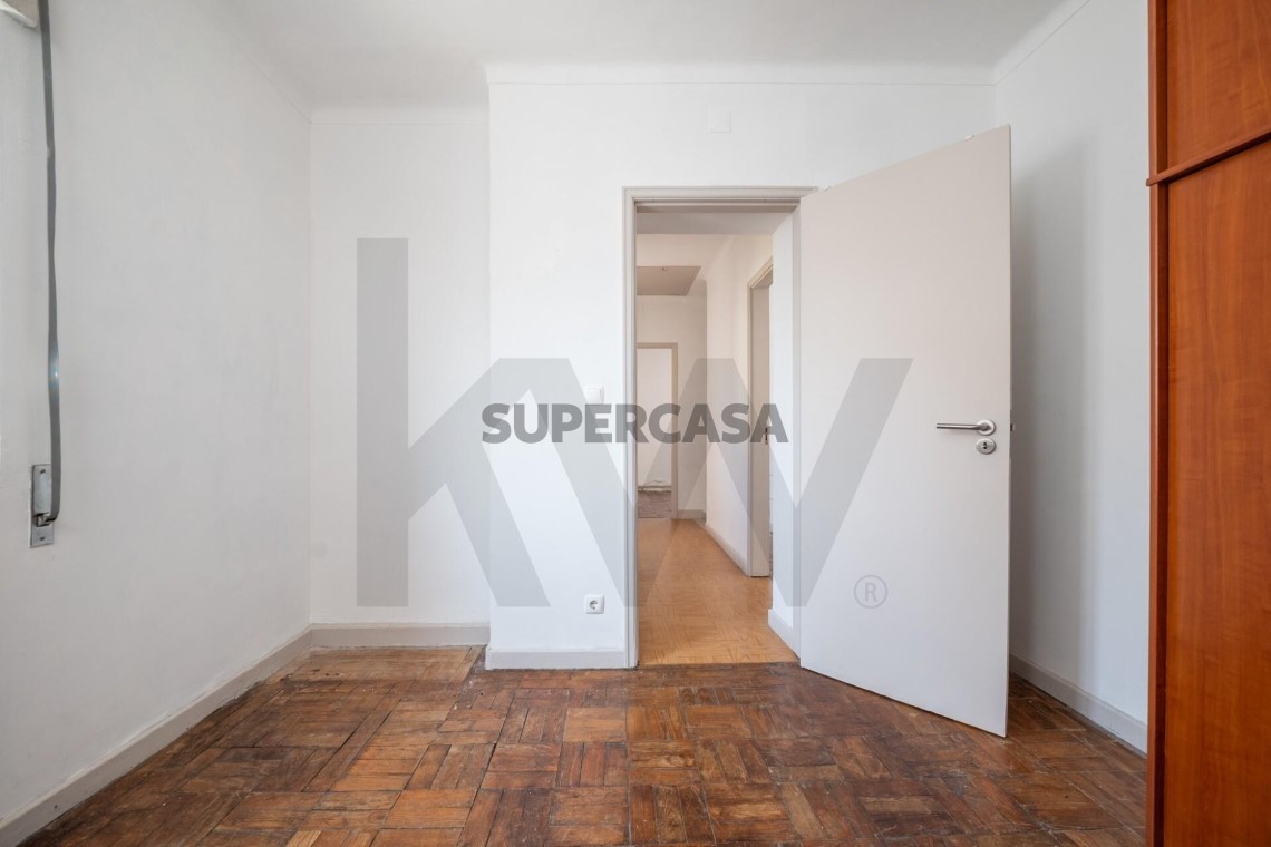 Casa 4 habitaciones en venta en Santo António dos Olivais