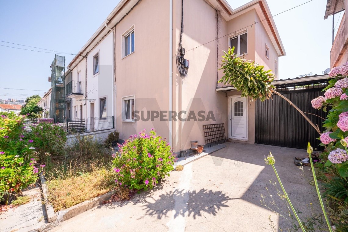 Casa 4 habitaciones en venta en Santo António dos Olivais