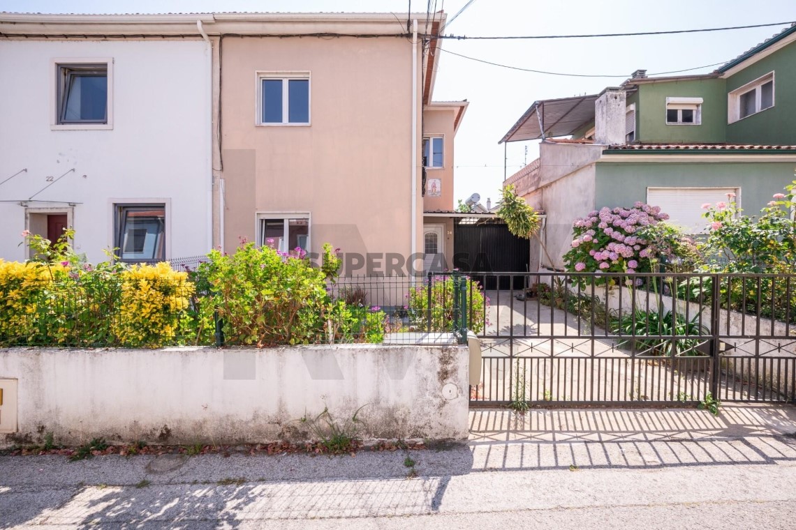 Casa 4 habitaciones en venta en Santo António dos Olivais