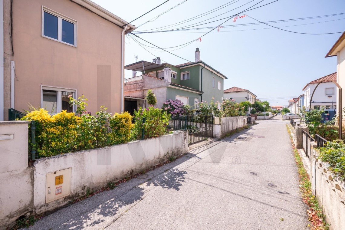Casa 4 habitaciones en venta en Santo António dos Olivais