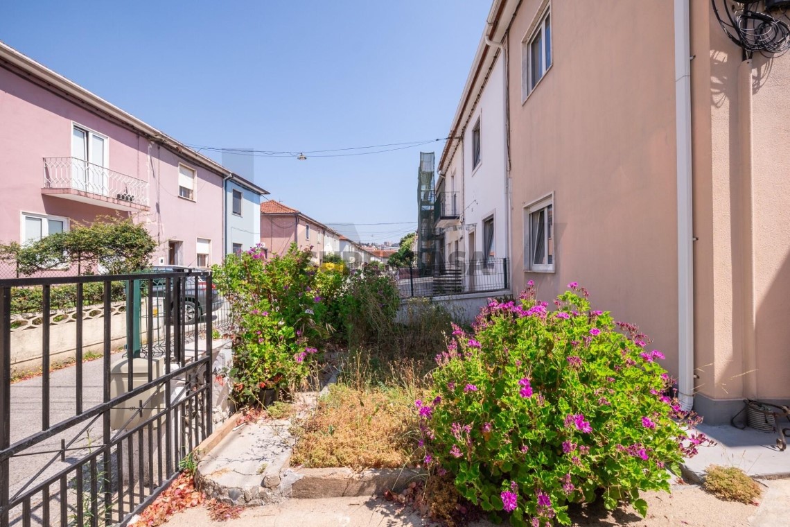 Casa 4 habitaciones en venta en Santo António dos Olivais