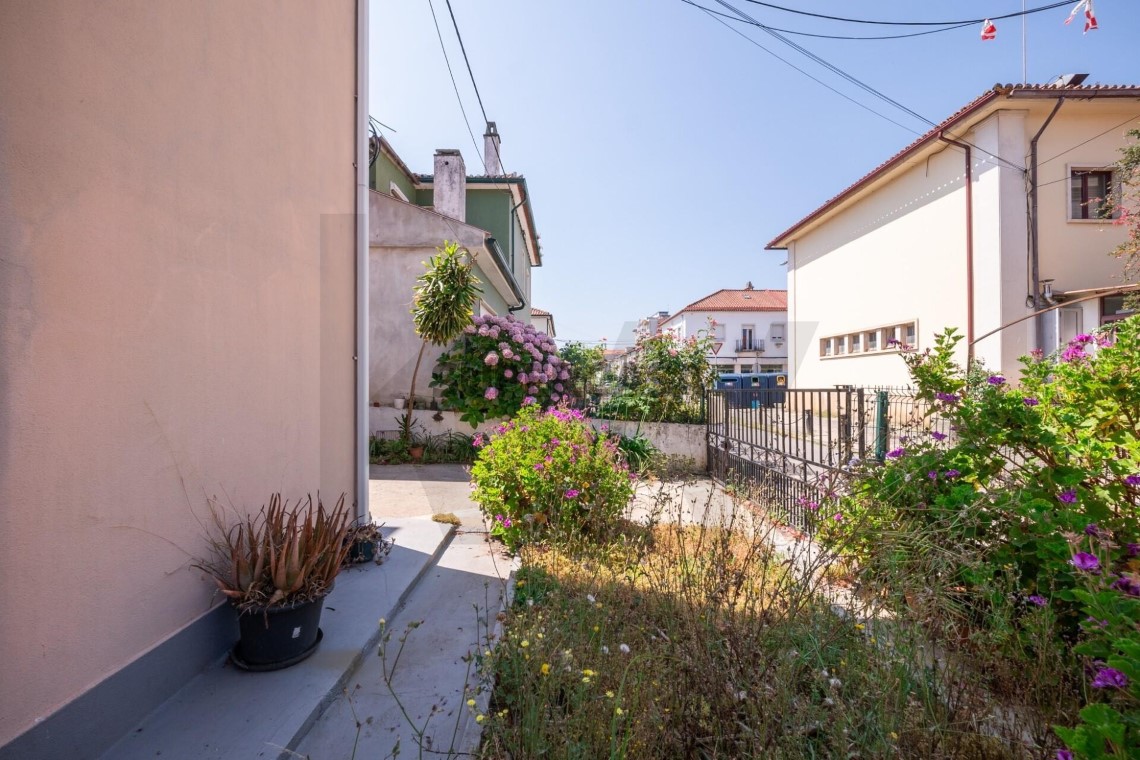 Casa 4 habitaciones en venta en Santo António dos Olivais