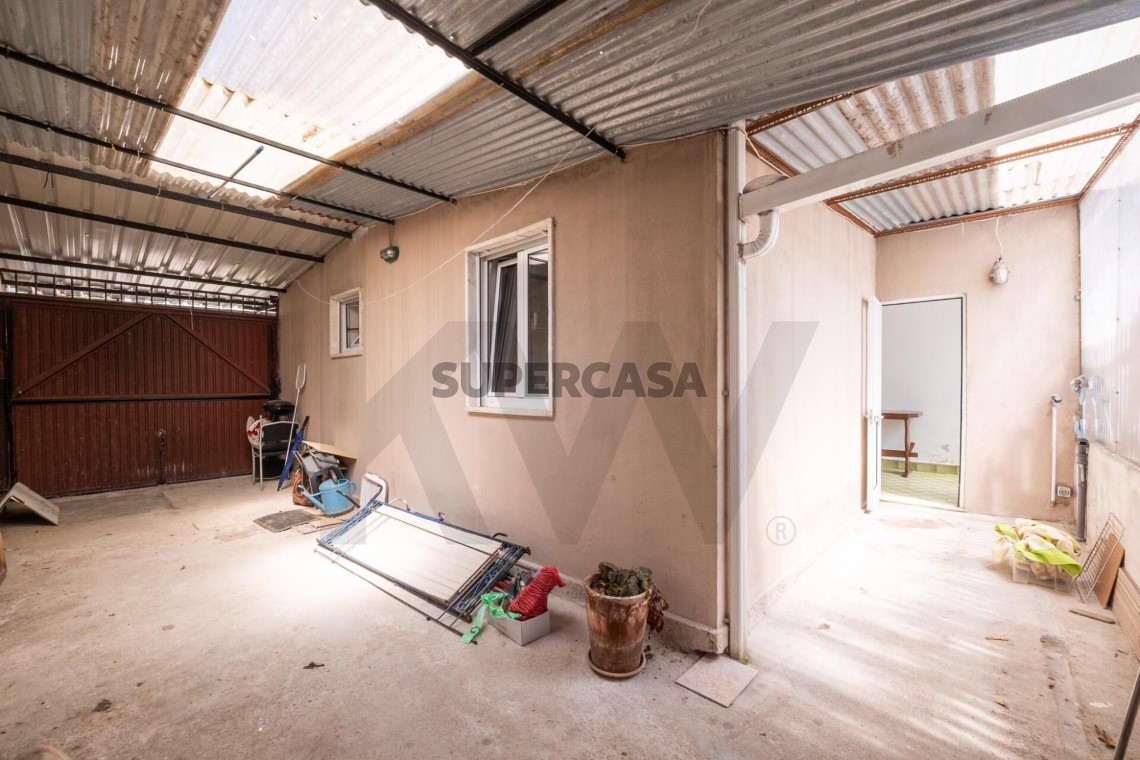 Casa 4 habitaciones en venta en Santo António dos Olivais