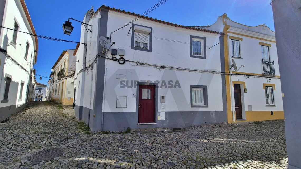 Prédio à venda em Évora (São Mamede, Sé, São Pedro e Santo Antão)