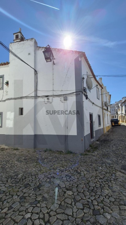 Prédio à venda em Évora (São Mamede, Sé, São Pedro e Santo Antão)