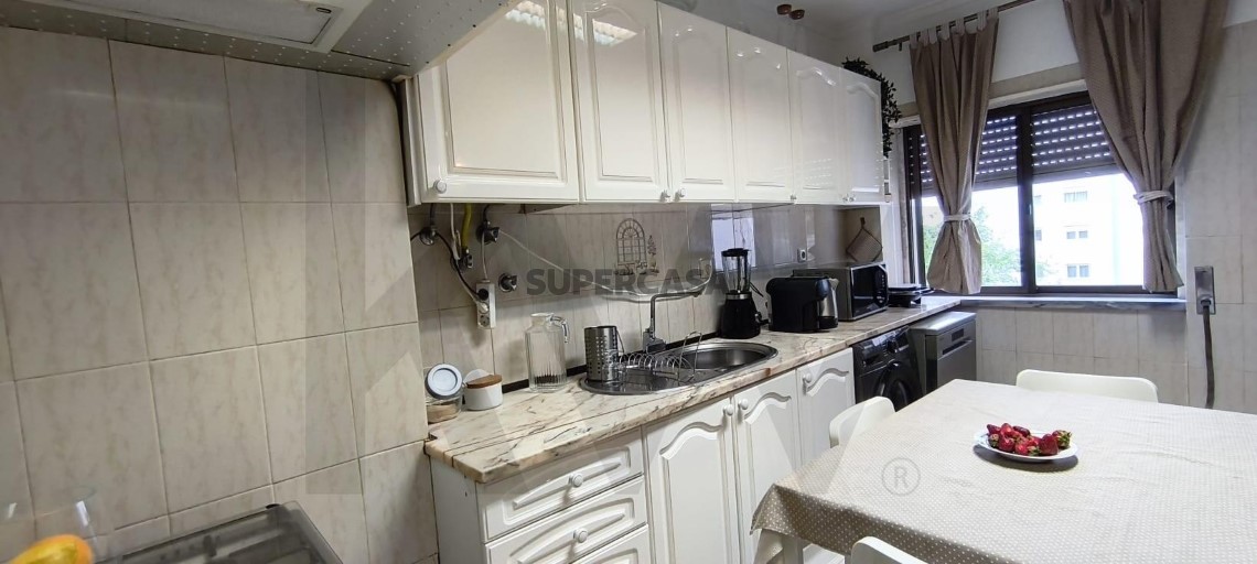 Apartment 2 Zimmer verkaufen auf Massamá e Monte Abraão