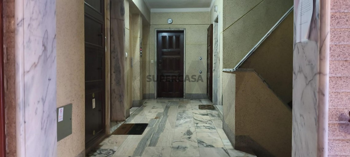 Apartment 2 Zimmer verkaufen auf Massamá e Monte Abraão