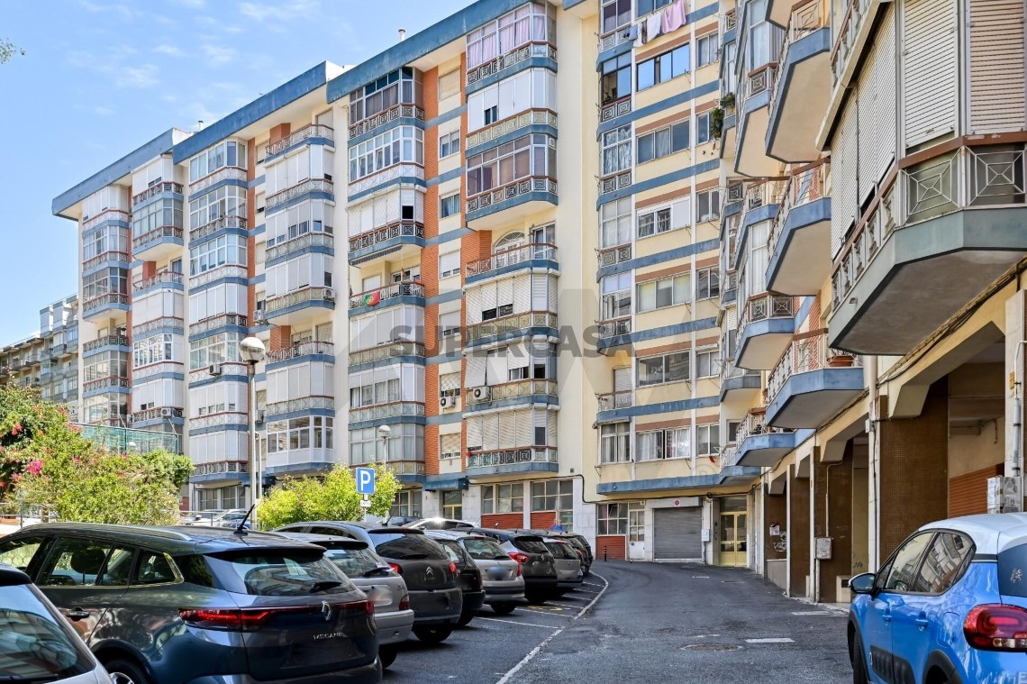 Apartment 2 Zimmer verkaufen auf Massamá e Monte Abraão