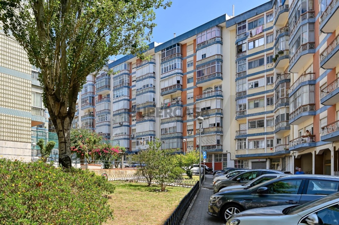 Apartment 2 Zimmer verkaufen auf Massamá e Monte Abraão