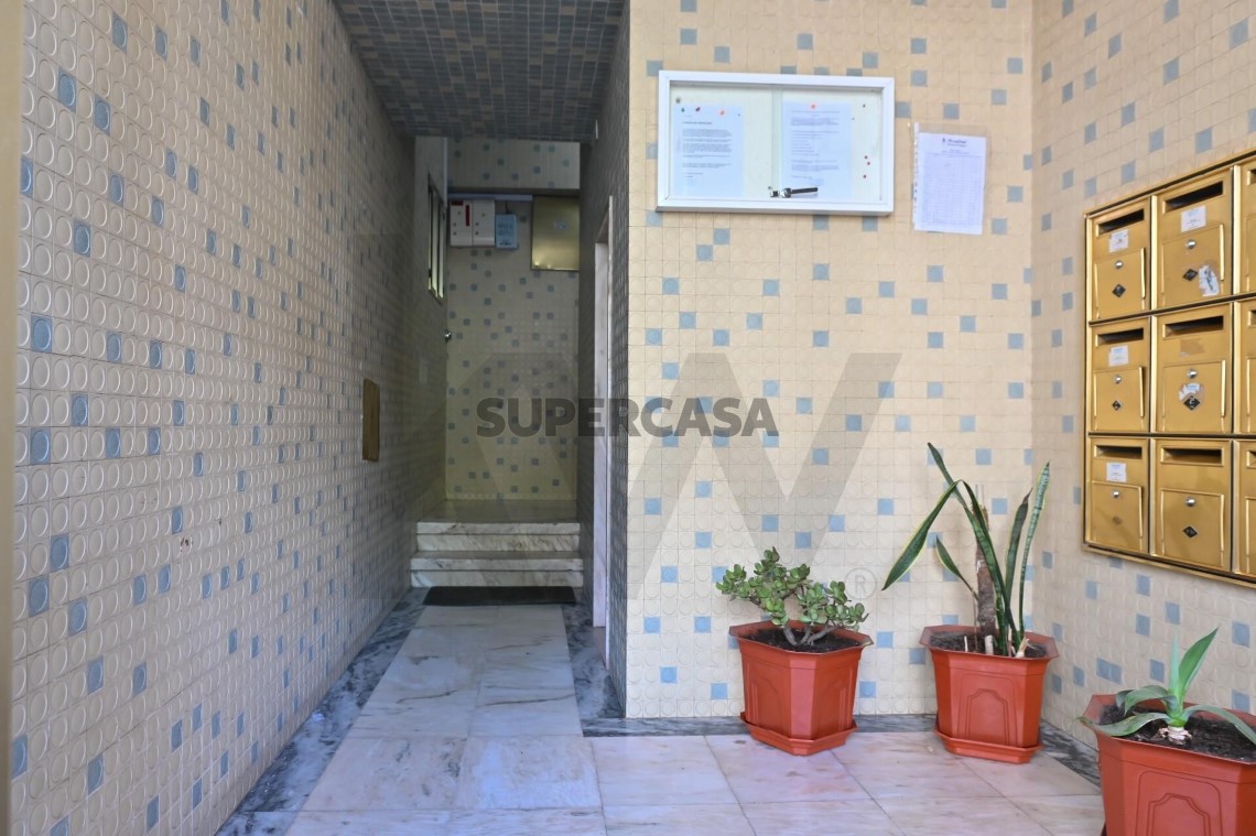 Apartment 2 Zimmer verkaufen auf Massamá e Monte Abraão