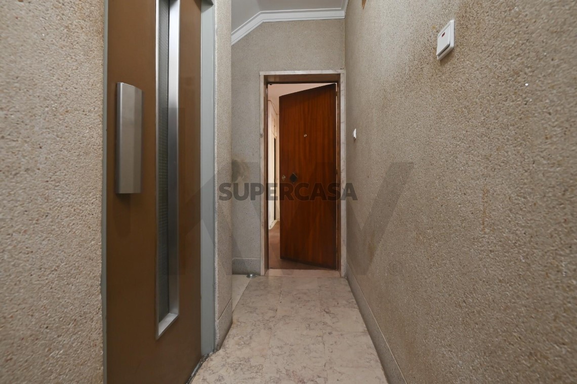 Apartment 2 Zimmer verkaufen auf Massamá e Monte Abraão