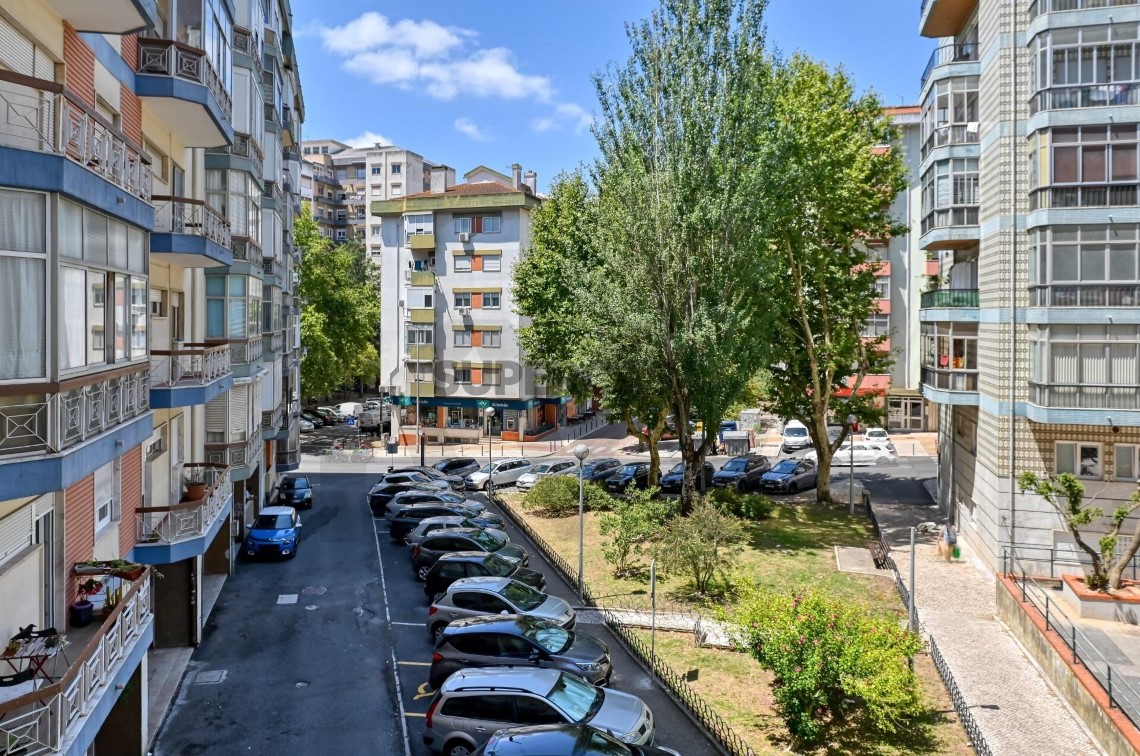 Apartment 2 Zimmer verkaufen auf Massamá e Monte Abraão