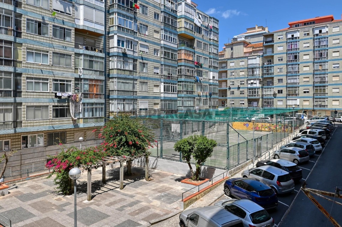 Apartment 2 Zimmer verkaufen auf Massamá e Monte Abraão