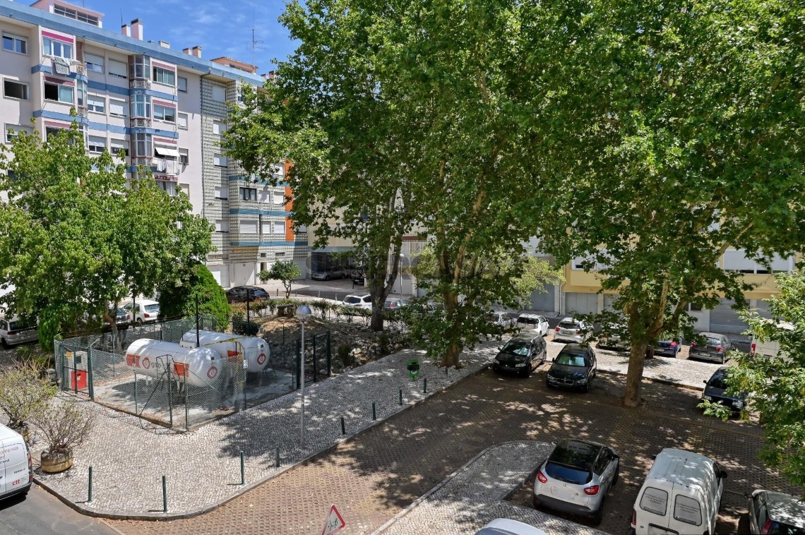 Apartment 2 Zimmer verkaufen auf Massamá e Monte Abraão
