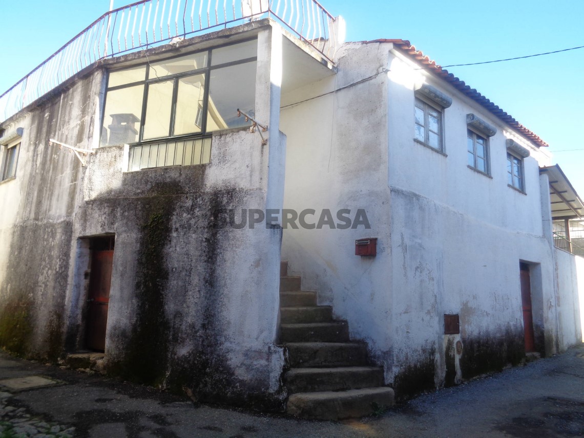 Casa Antiga T2 à venda em Peso e Vales do Rio