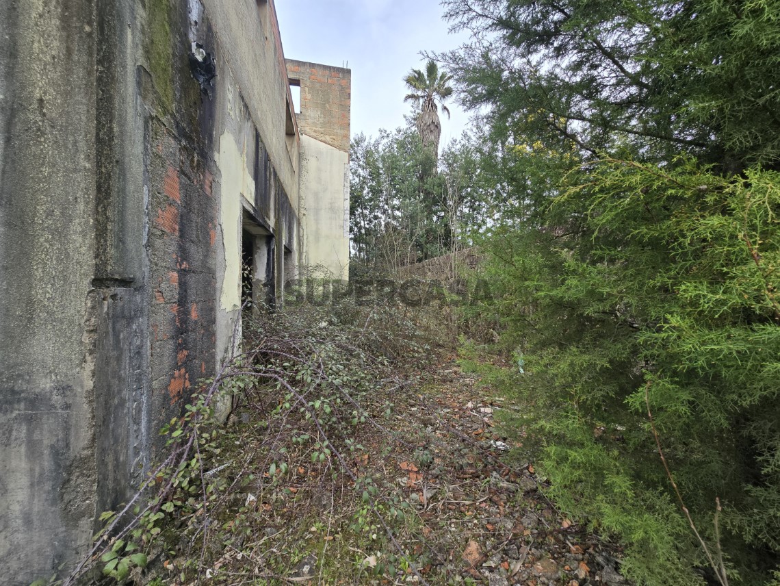 Prédio à venda em CM1642