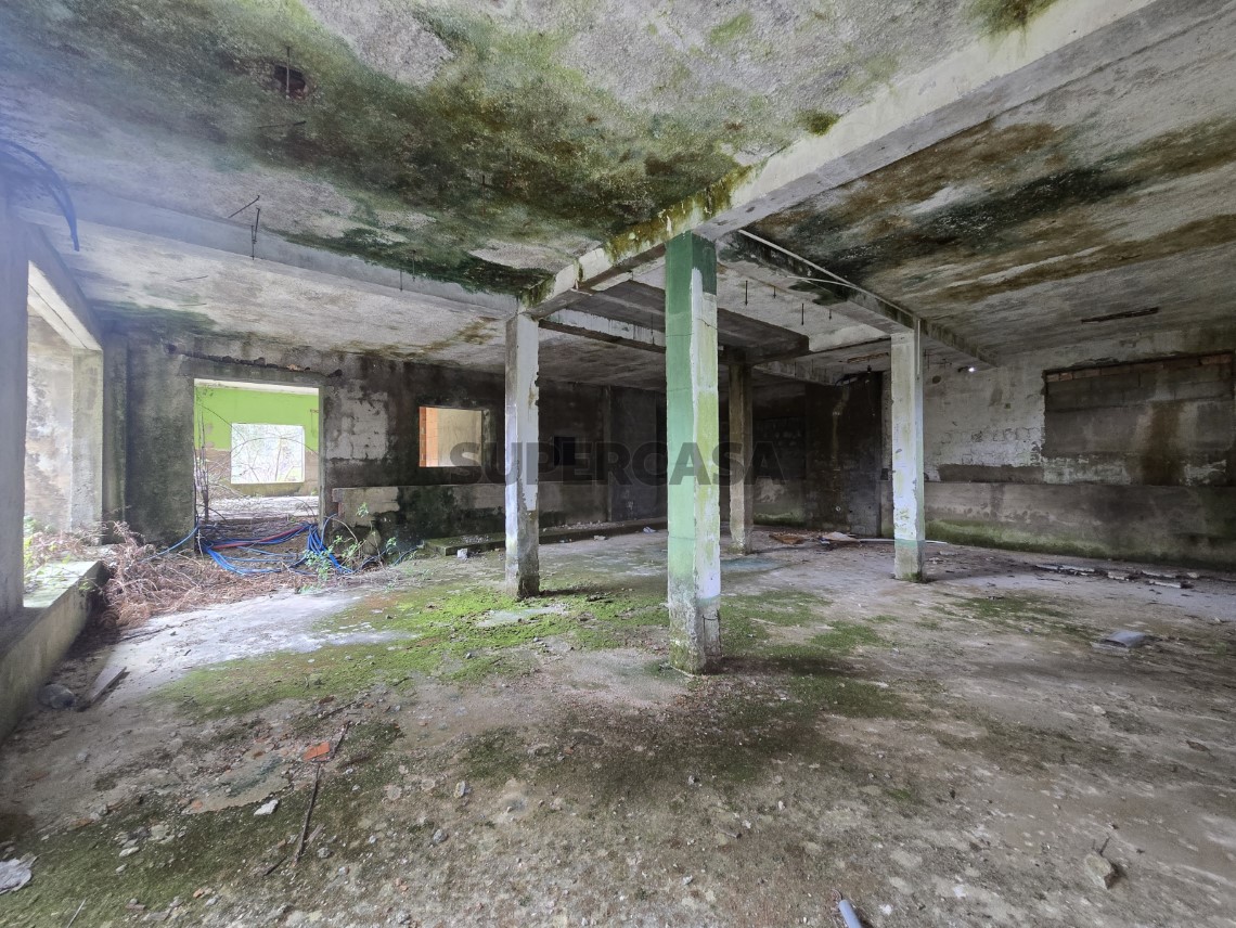 Prédio à venda em CM1642