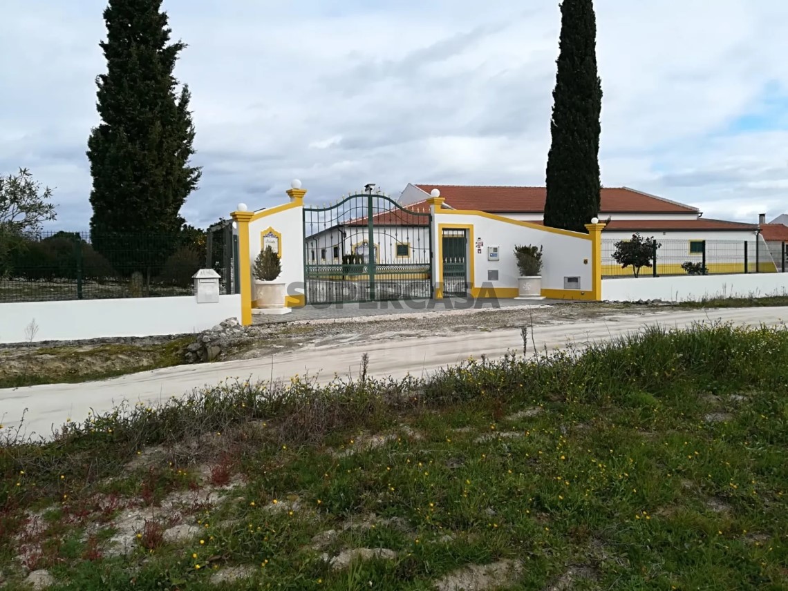 Moradia T5 à venda em Branca