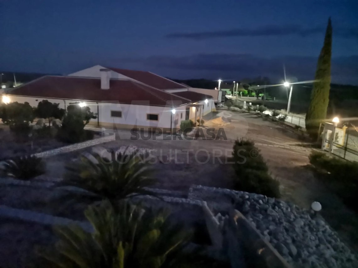 Moradia T5 à venda em Branca