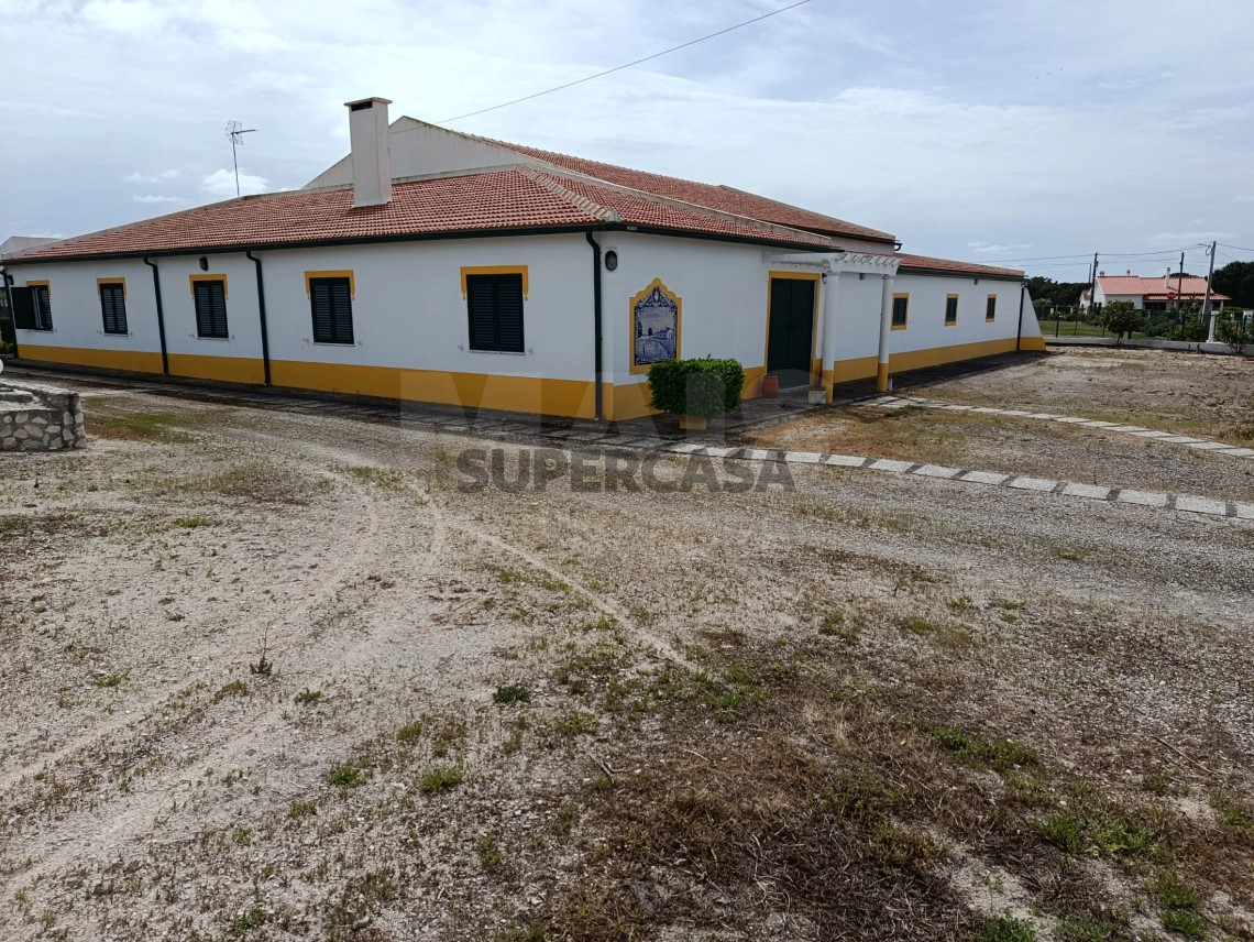 Moradia T5 à venda em Branca