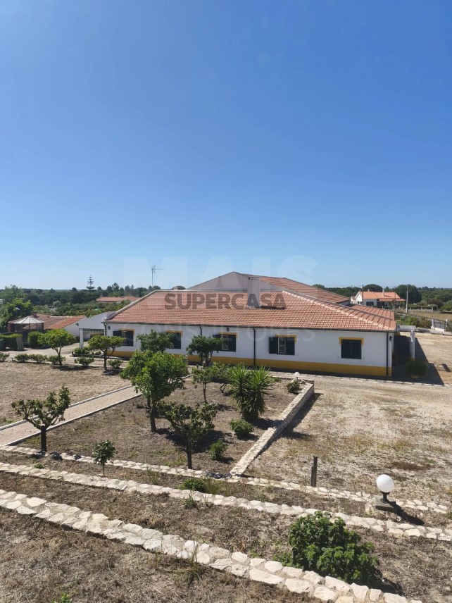 Moradia T5 à venda em Branca