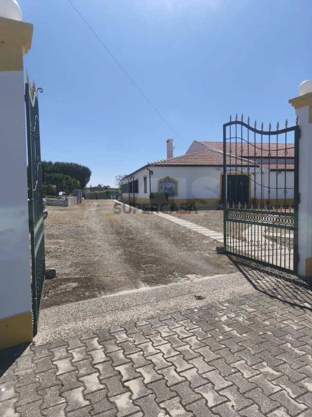 Moradia T5 à venda em Branca