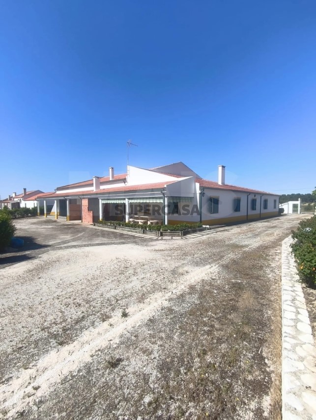Moradia T5 à venda em Branca