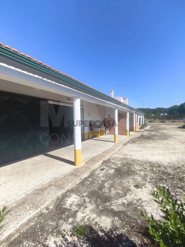 Moradia T5 à venda em Branca