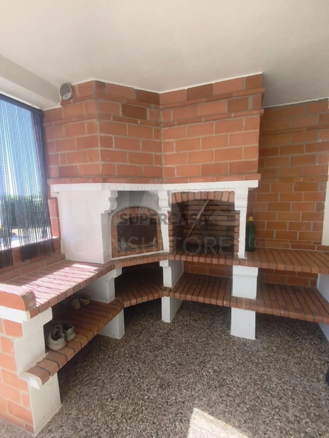 Moradia T5 à venda em Branca