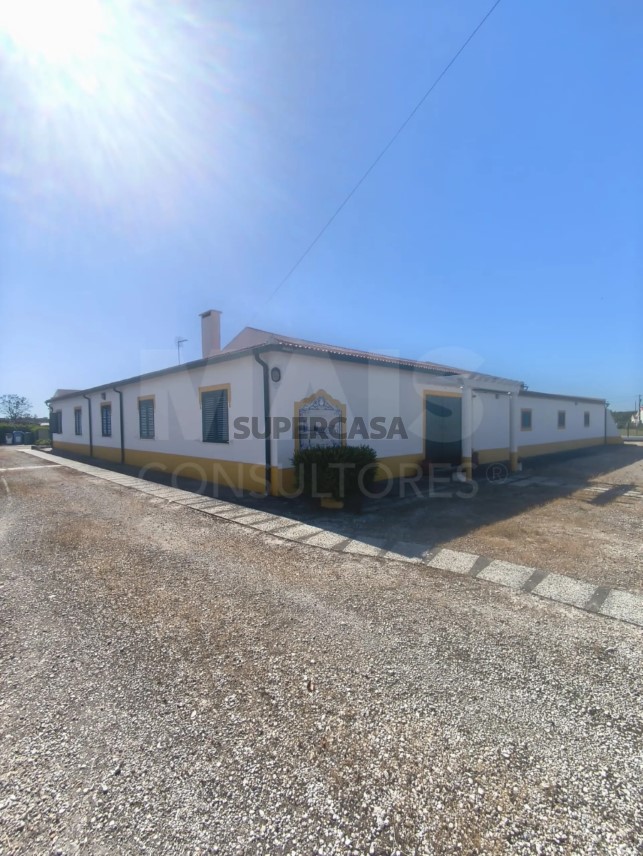 Moradia T5 à venda em Branca