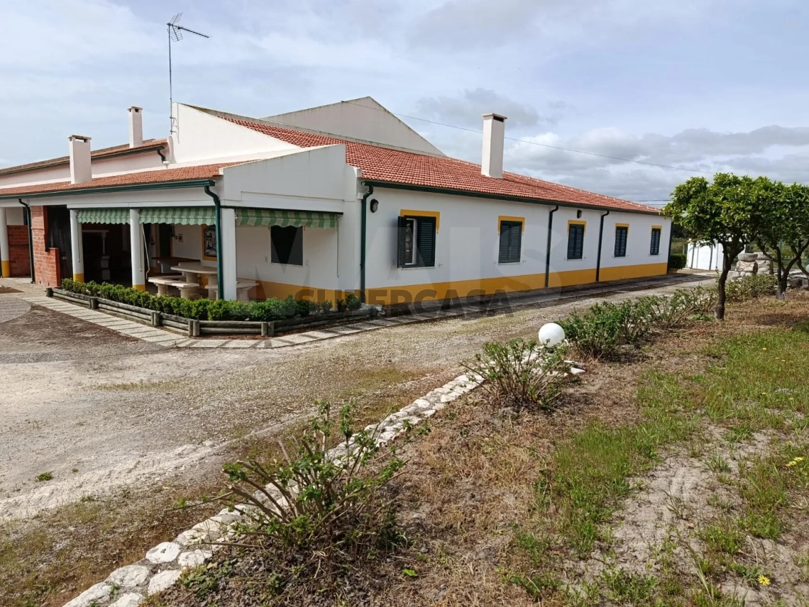 Moradia T5 à venda em Branca