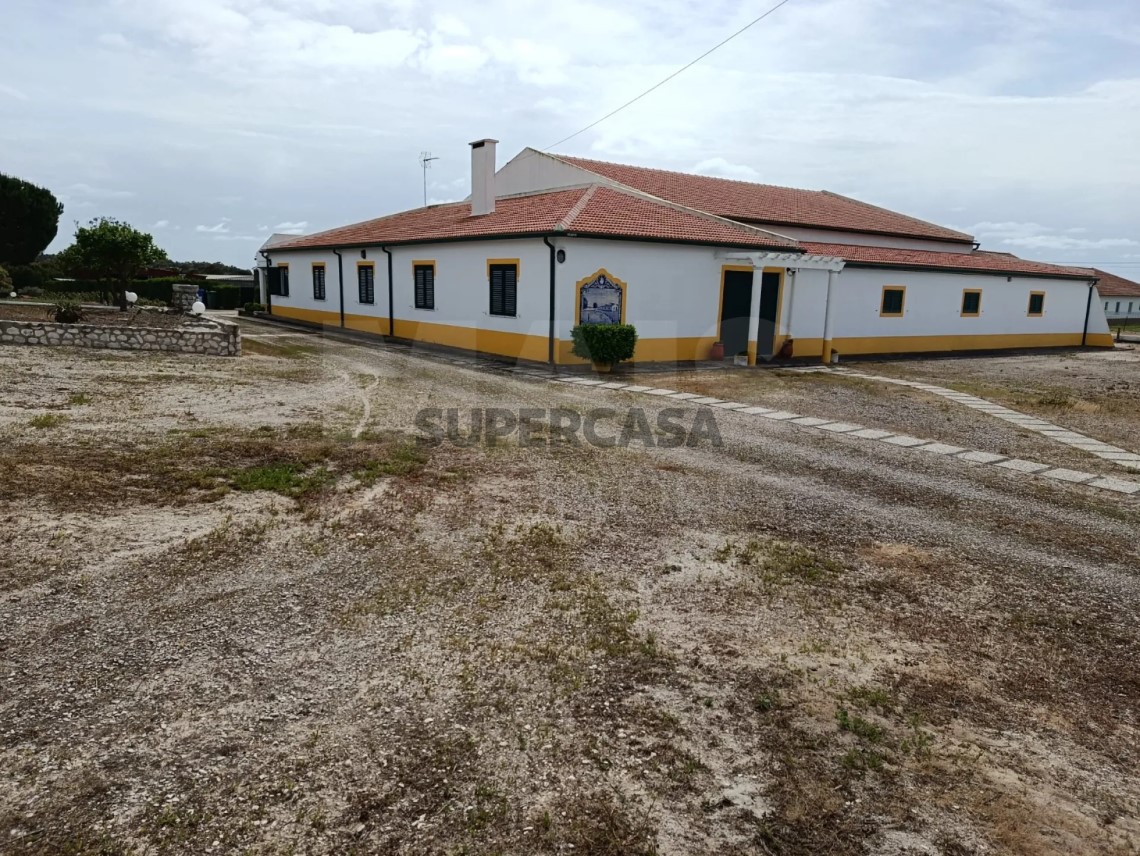 Moradia T5 à venda em Branca