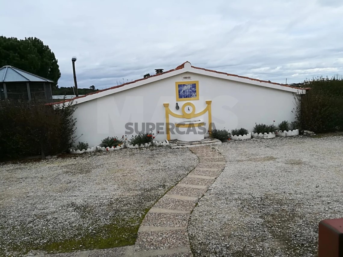 Moradia T5 à venda em Branca