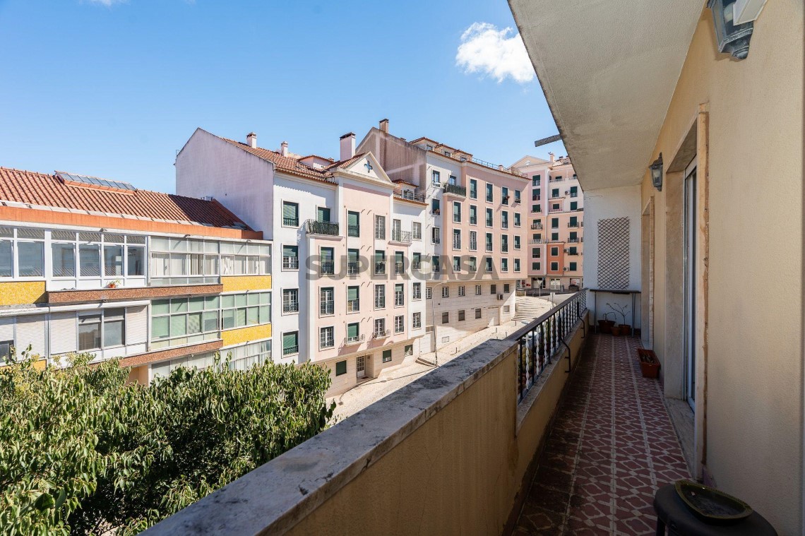Apartment 3 Zimmer verkaufen auf Águas Livres, 3º boden