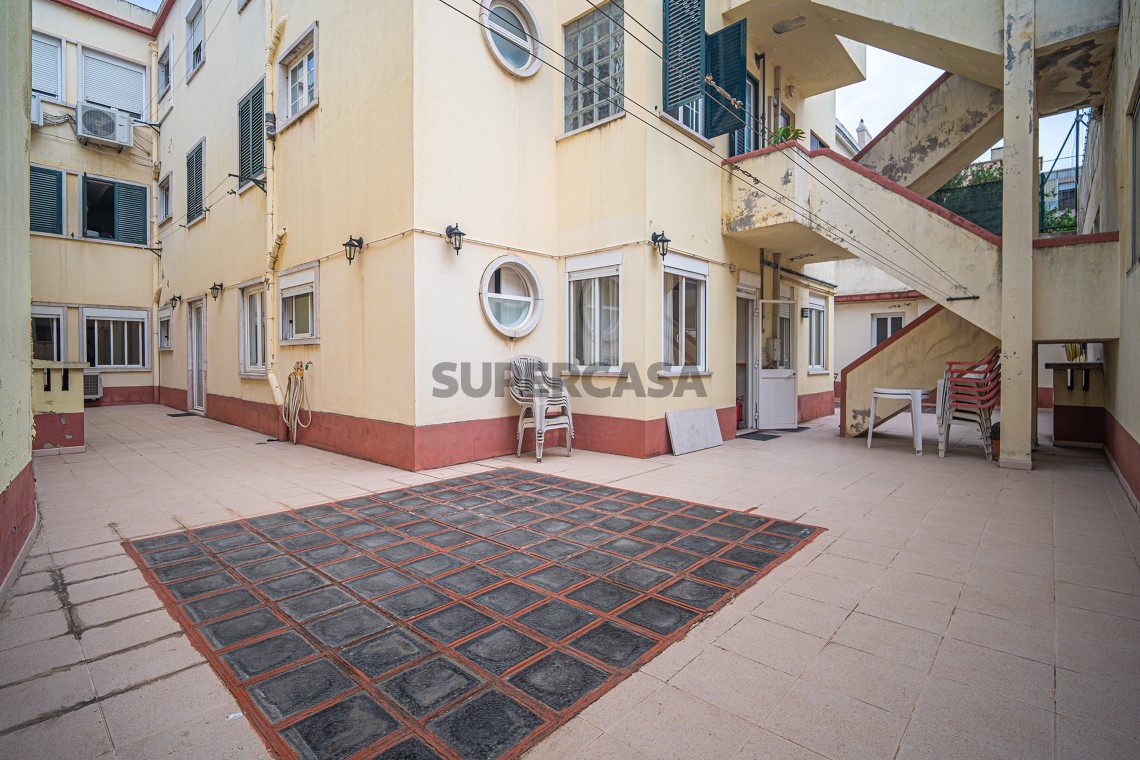 TERRAÇO COMUM AO PISO