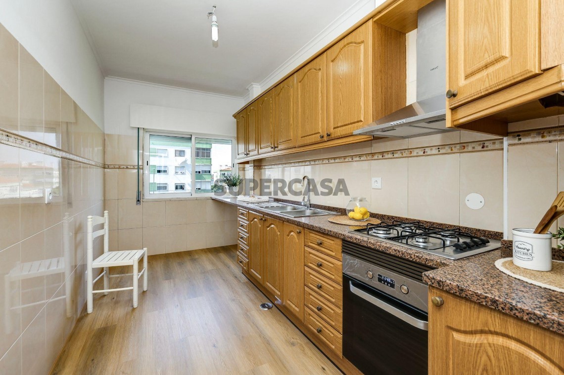 Apartment 3 Zimmer verkaufen auf Mina de Água, 2º boden