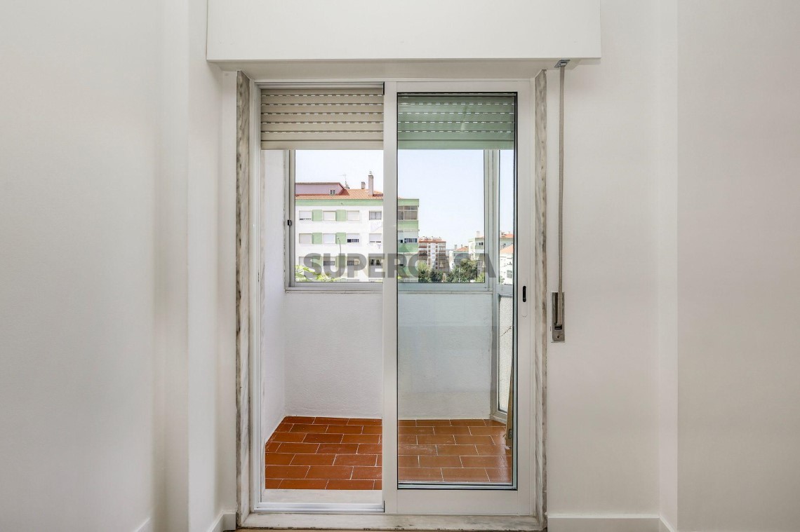 Apartment 3 Zimmer verkaufen auf Mina de Água, 2º boden