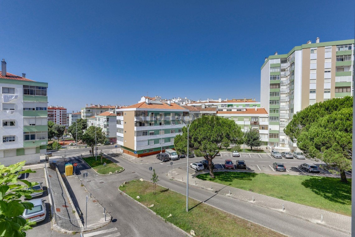 Apartment 3 Zimmer verkaufen auf Mina de Água, 2º boden