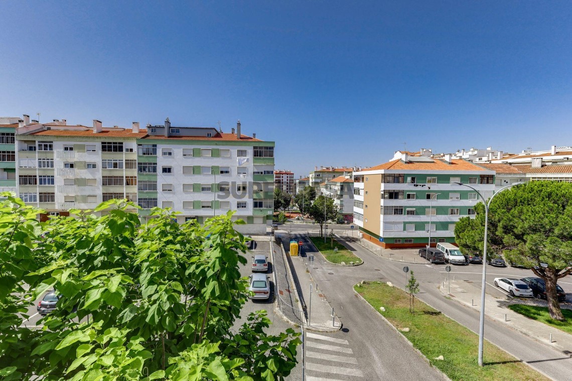 Apartment 3 Zimmer verkaufen auf Mina de Água, 2º boden
