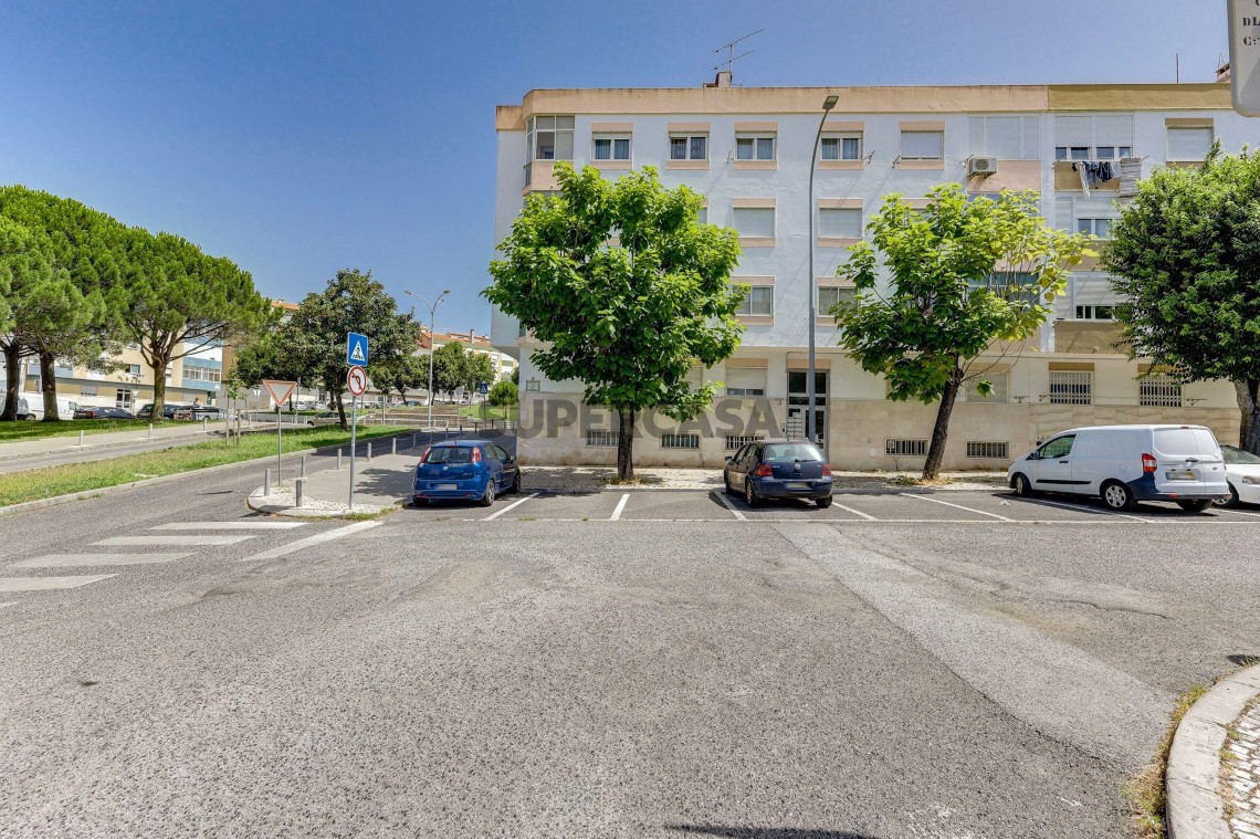 Apartment 3 Zimmer verkaufen auf Mina de Água, 2º boden