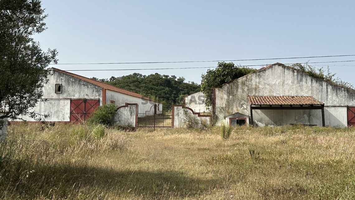 Bebauung 14 Zimmer verkaufen auf Estrada da Circunvalação