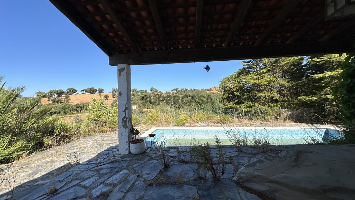 Pool porch