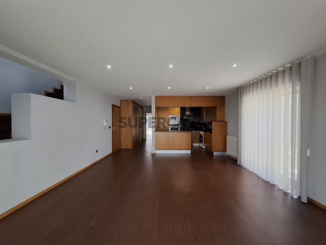Duplex T4 Duplex à venda em Travessa da Agrela