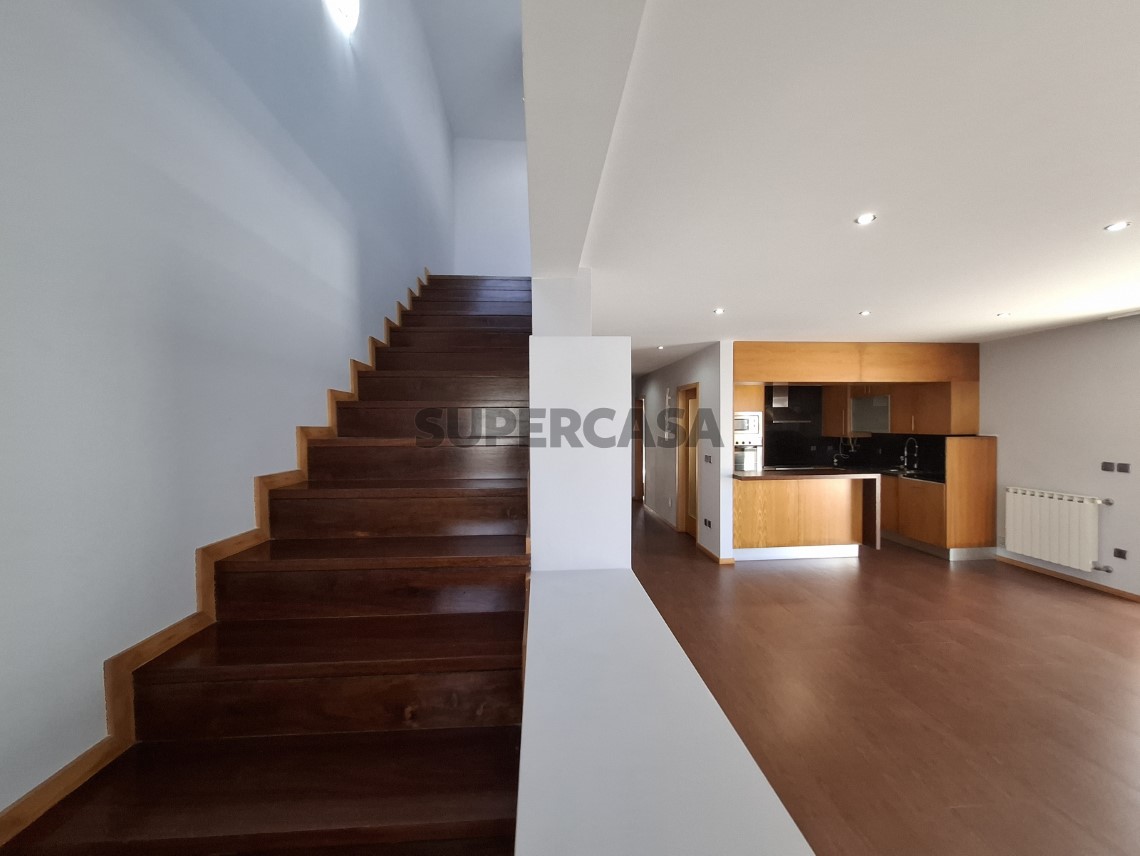 Duplex T4 Duplex à venda em Travessa da Agrela